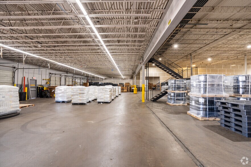 More Photos Of 650 S 23rd St, Beaumont Warehouse For Lease