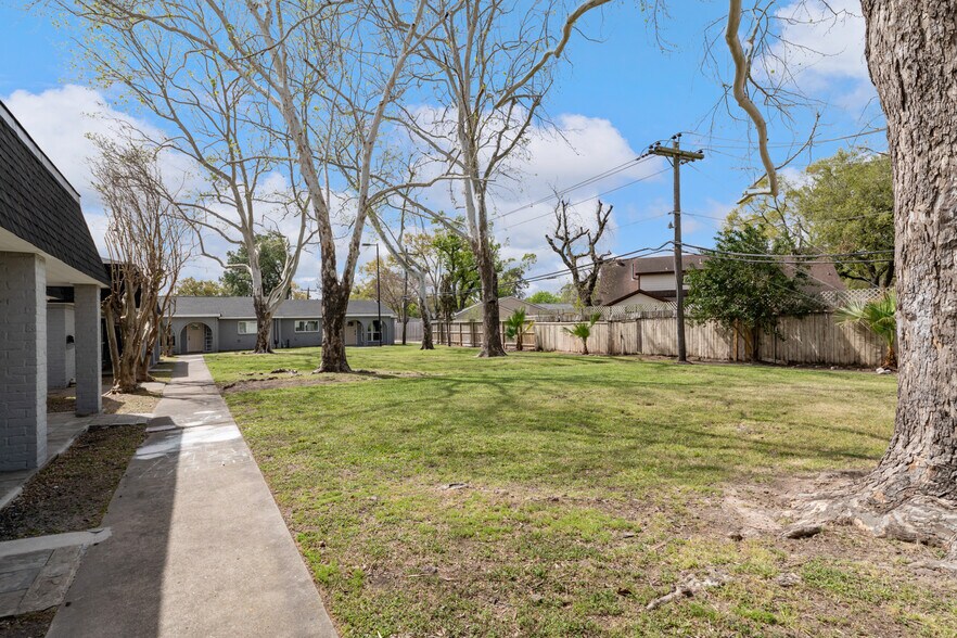 More Photos Of 2675 Gessner Rd, Houston Apartments For Sale