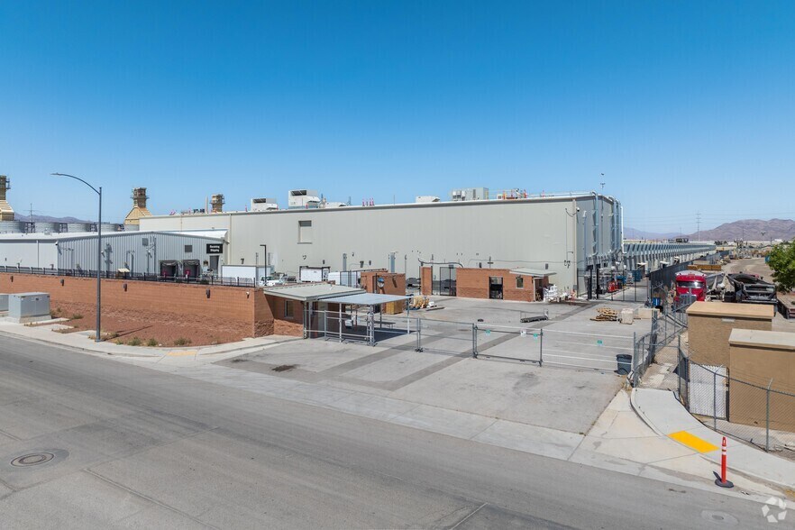 More Photos Of 3950 N Bruce St, North Las Vegas Manufacturing For Lease