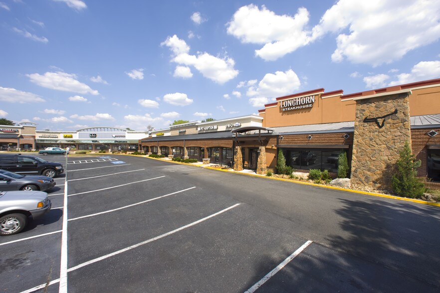 More Photos Of 900 Mansell Rd, Roswell General Retail For Lease