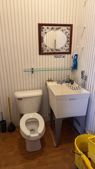 More Photos Of 376 Rt-130, Sandwich Flex For Lease