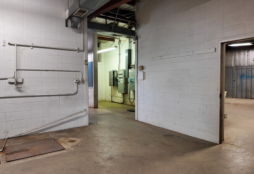 More Photos Of 1409 N K Ave, Sioux Falls Warehouse For Sale