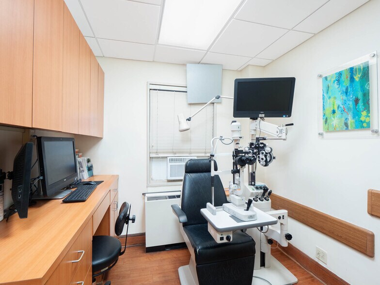 More Photos Of 10933 71st Rd, Forest Hills Apartments For Sale