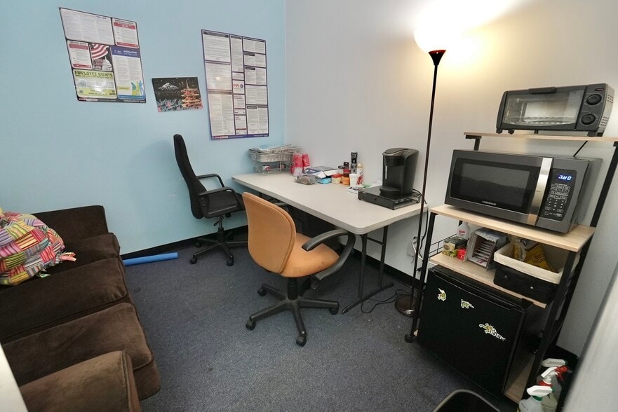 More Photos Of 137-145 Washington Ave, Belleville Unknown For Lease