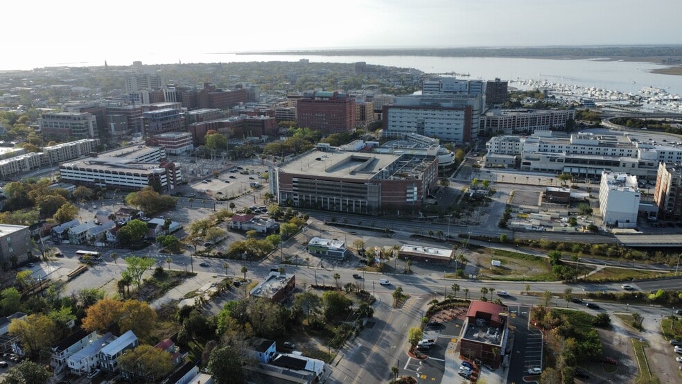 More Photos Of 221 Spring St, Charleston Fast Food For Lease