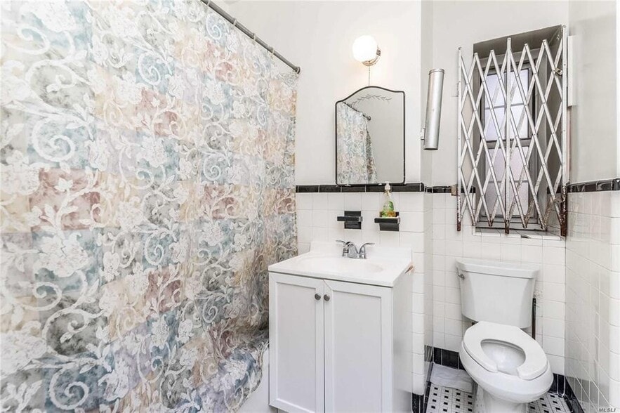 More Photos Of 3524 78th St, Jackson Heights Medical For Sale