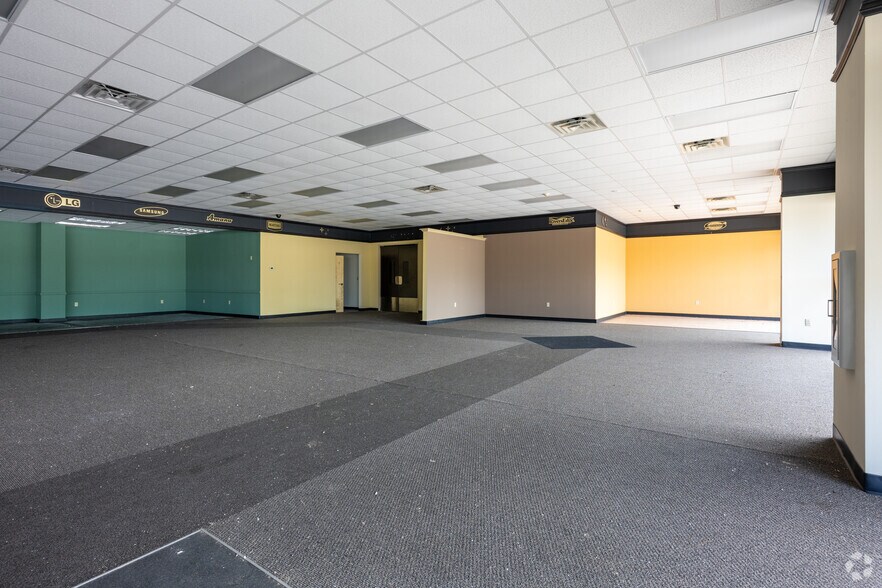 More Photos Of 2600 Dearing Ford Rd, Altavista Unknown For Lease