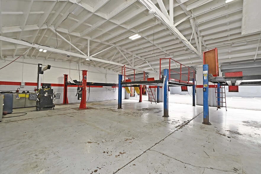 More Photos Of 21135 Mission Blvd, Hayward Auto Repair For Sale