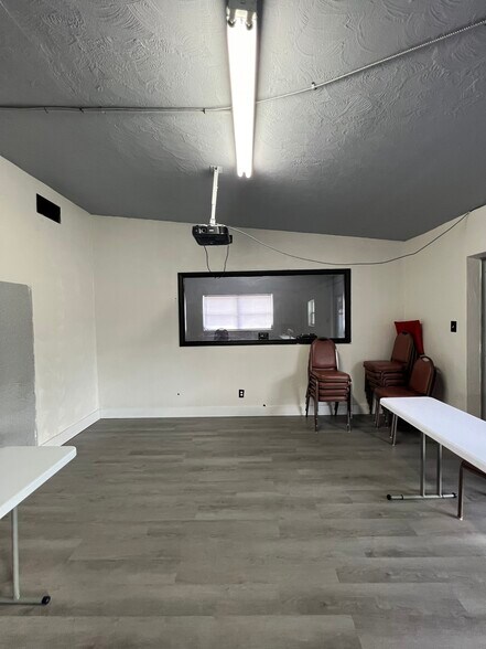 More Photos Of 101 Emily Ln, Brandon Office Residential For Lease