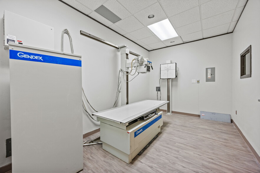 More Photos Of 2710 Western Center Blvd, Fort Worth Medical For Sale
