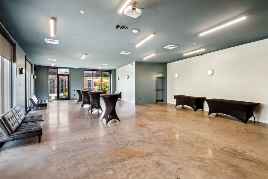 More Photos Of 1131 Tchoupitoulas St, New Orleans Storefront Retail Office For Sale