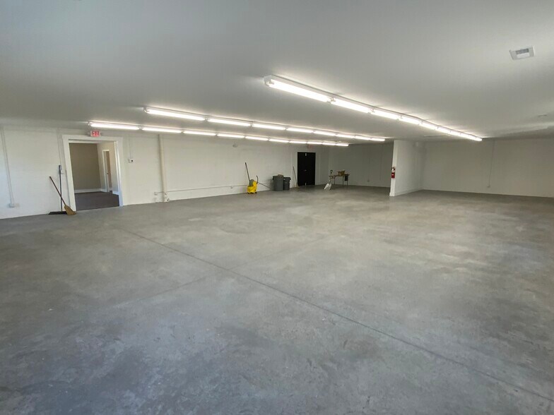 More Photos Of 805 S Clinton Ave, Dunn Auto Repair For Sale