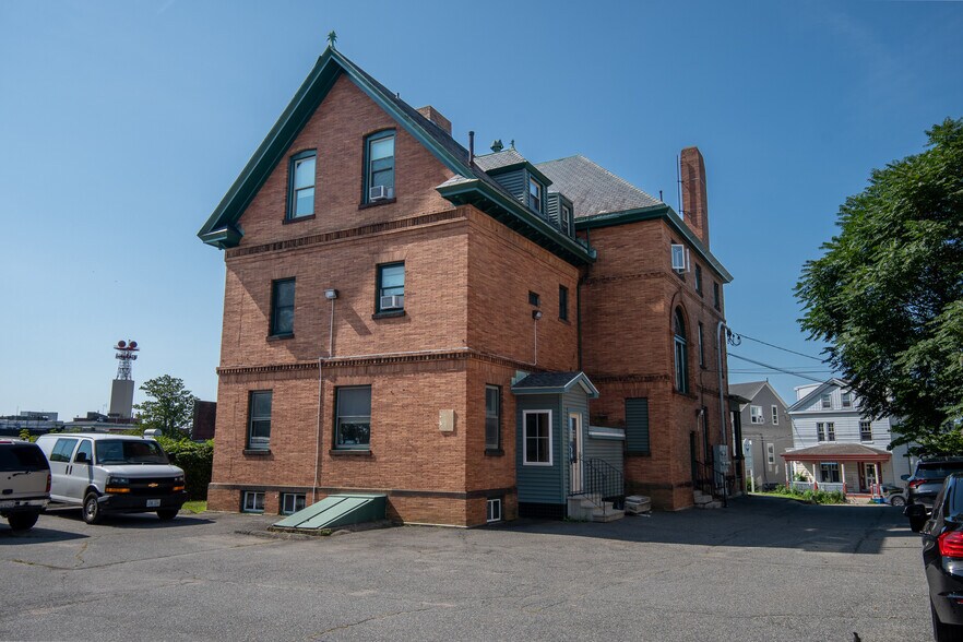More Photos Of 27 Broad St, New London Office Residential For Sale