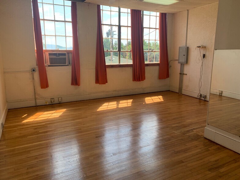 More Photos Of 156 School Rd, Mill Spring Office For Lease