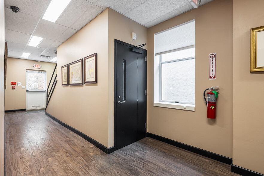 More Photos Of 146 Railroad Ave, Sayville Office For Sale