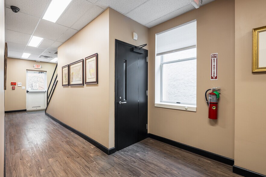 More Photos Of 146 Railroad Ave, Sayville Office For Lease