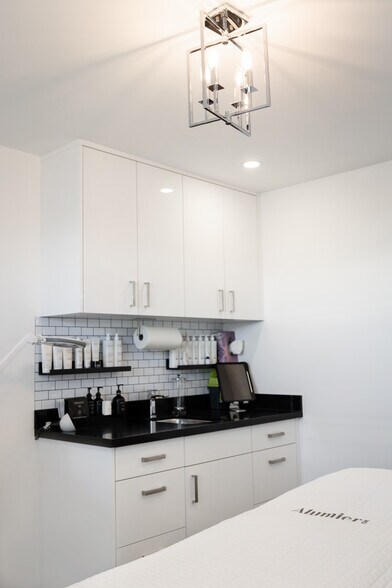 More Photos Of 1533 Dundas St E, Whitby Office For Sale