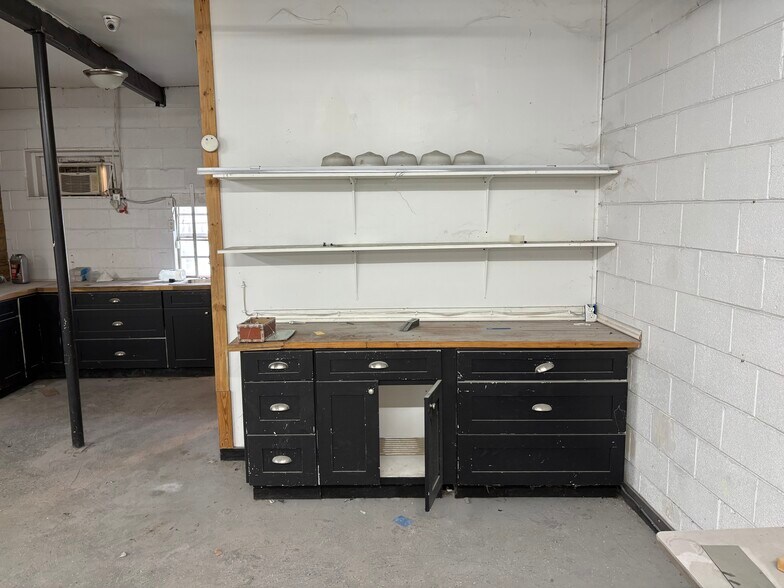 More Photos Of 2707 US Highway 80, Bloomingdale General Retail For Sale