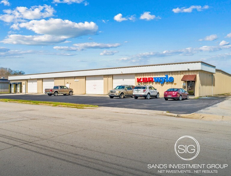 More Photos Of 4820 Commercial Dr, Huntsville Warehouse For Sale