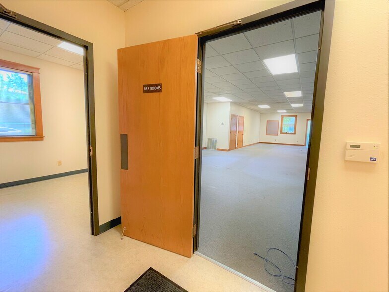 More Photos Of 18660 Sw Boones Ferry Rd, Tualatin Office For Lease