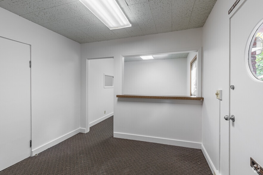 More Photos Of 2455 NW Marshall St, Portland Office For Lease