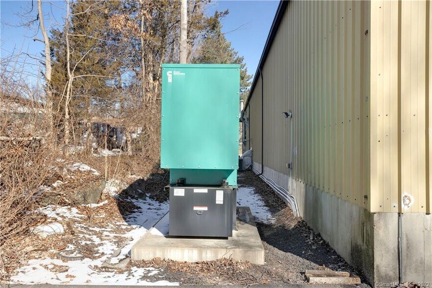 More Photos Of 22 Commerce Rd, Newtown Light Manufacturing For Lease