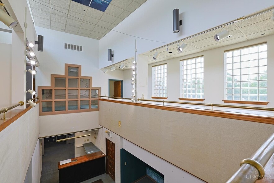More Photos Of 2108 Central Pky, Cincinnati Loft Creative Space For Sale
