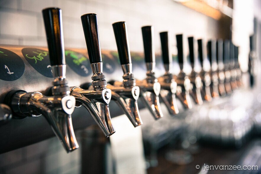 More Photos Of 664 N Russell St, Portland Restaurant For Sale