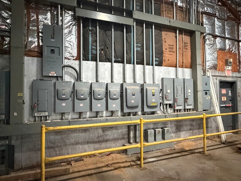 More Photos Of 320 Commerce Ct, Rocky Mount Warehouse For Lease