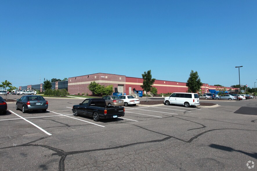 More Photos Of 2300 Berkshire Ln N, Plymouth Flex For Lease