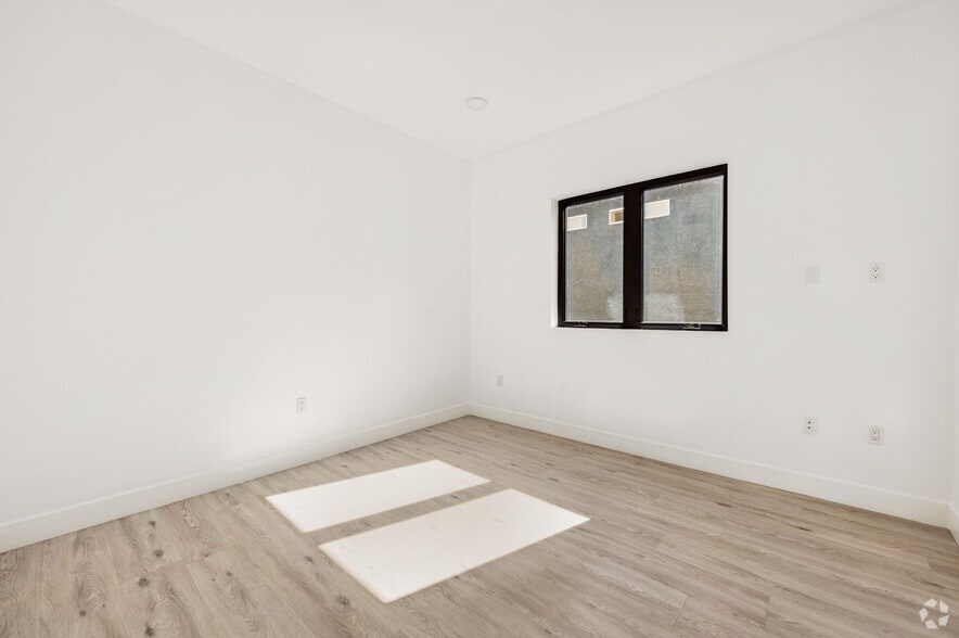 More Photos Of 137 N Doheny Dr, West Hollywood Apartments For Sale