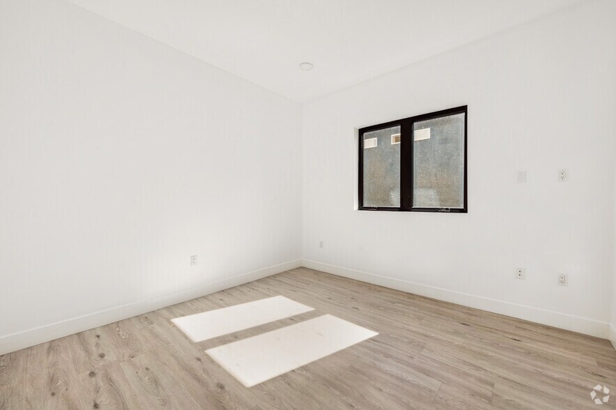 More Photos Of 137 N Doheny Dr, West Hollywood Multifamily For Sale