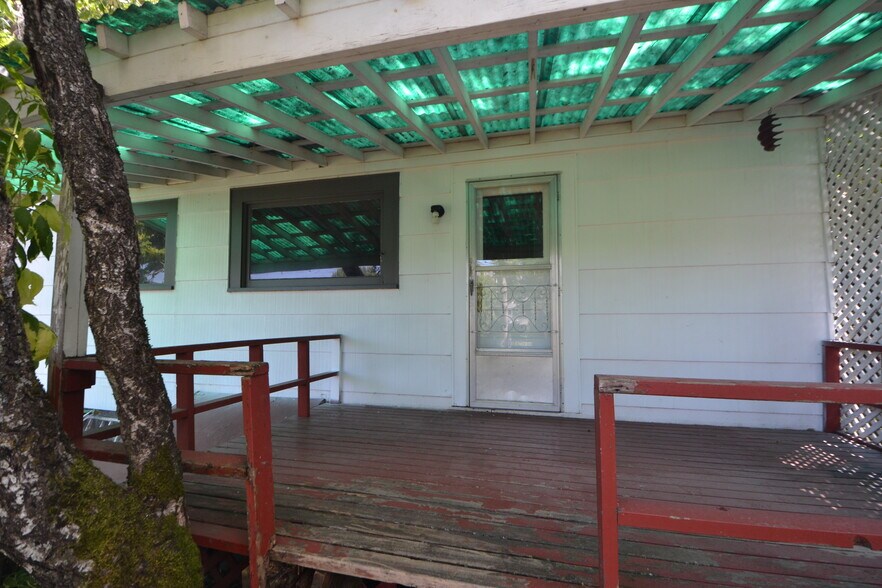 More Photos Of 1008 June St, Hood River Flex For Sale