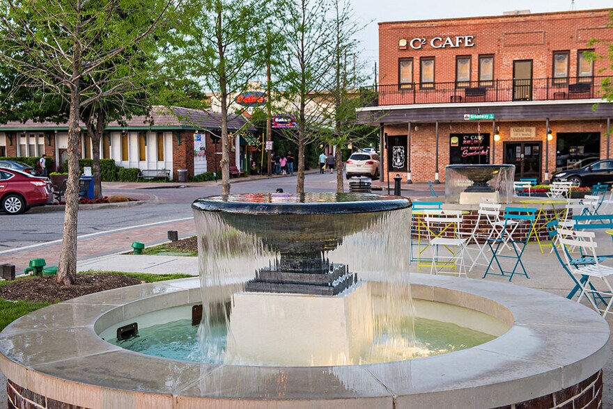 More Photos Of 1101 S Broadway St, Carrollton Freestanding For Sale