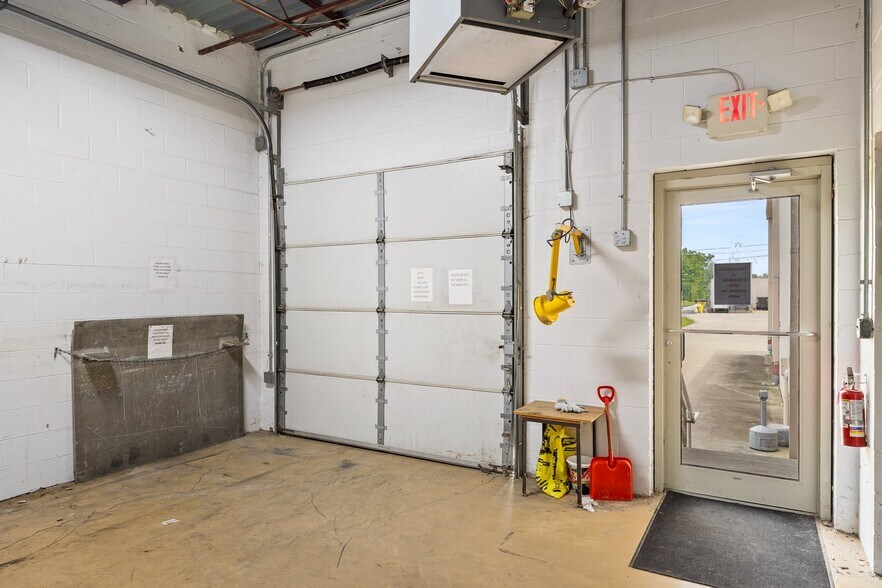 More Photos Of 1 Hedstrom Dr, Ashland Warehouse For Lease