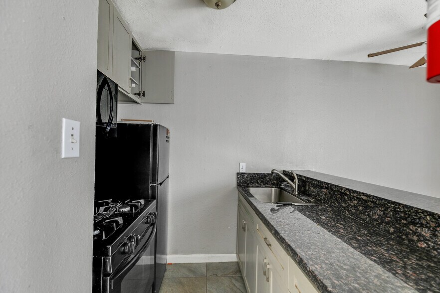 More Photos Of 2703 Mason St, Houston Apartments For Sale
