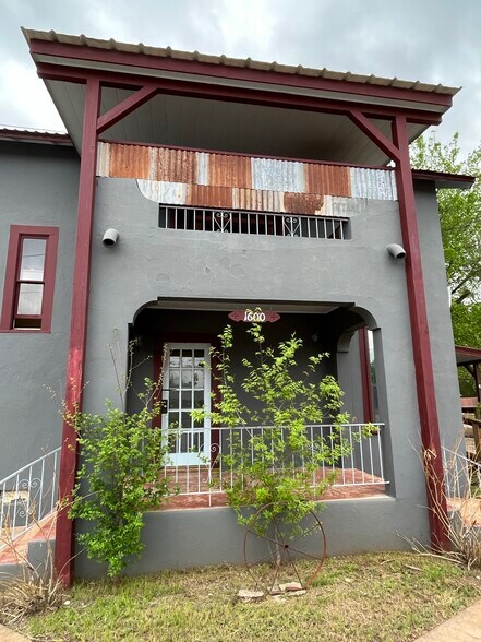 More Photos Of 1600 S Ford St, Llano Storefront Retail Office For Sale