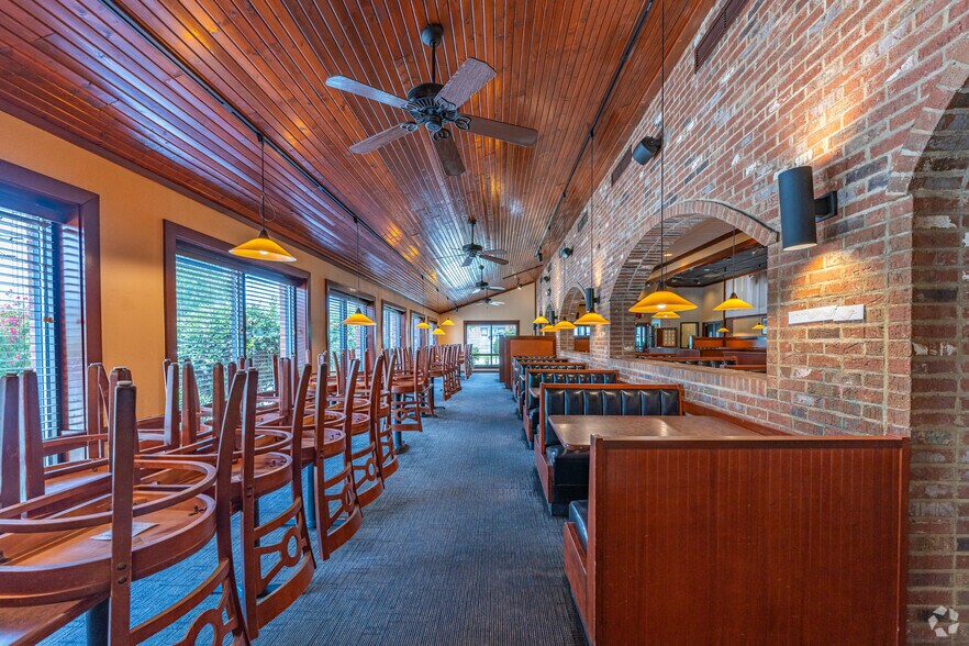 More Photos Of 123 N Arlington St, Salisbury Restaurant For Lease