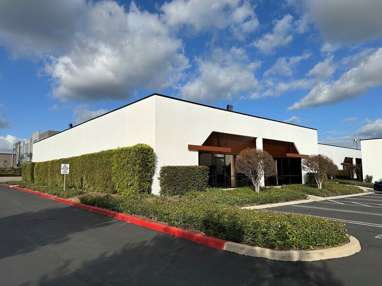 More Photos Of 2701-2715 Saturn St, Brea Light Distribution For Sale