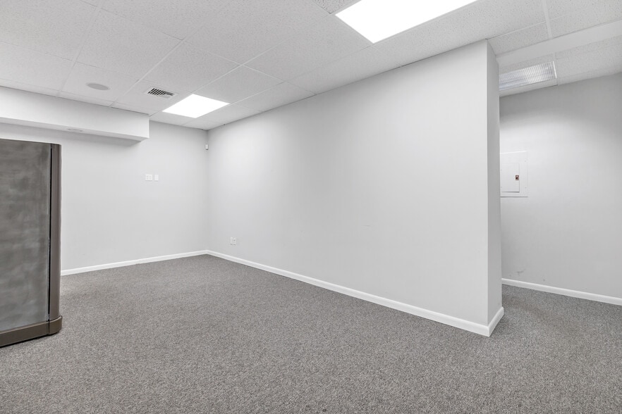 More Photos Of 324 Elm St, Monroe Medical For Sale