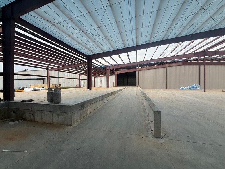 More Photos Of 610 W Nursery Rd, Rogers Industrial For Lease