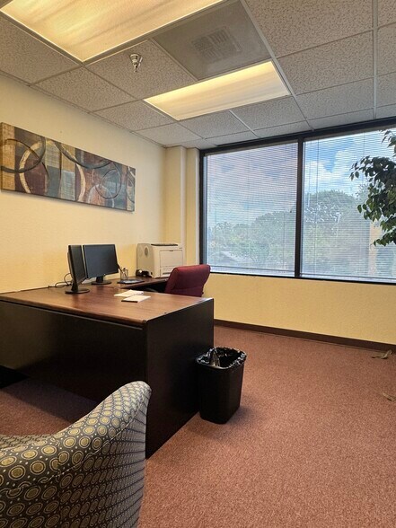 More Photos Of 407 N Cedar Ridge Dr, Duncanville Office Residential For Lease