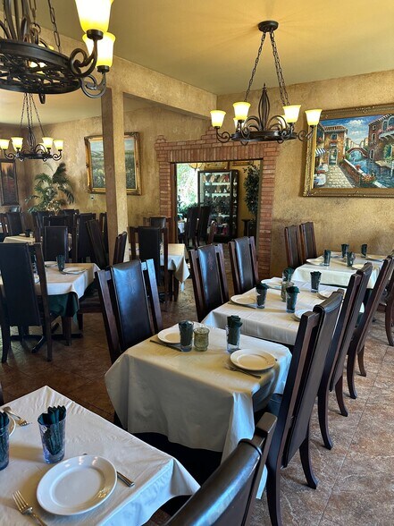 More Photos Of 7000 W Okanogan Pl, Kennewick Restaurant For Sale