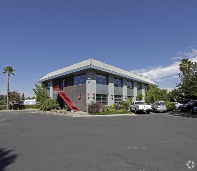 More Photos Of 321 N Rampart St, Orange Office For Lease