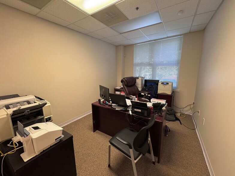 More Photos Of 141 Providence Rd, Chapel Hill Office Residential For Lease