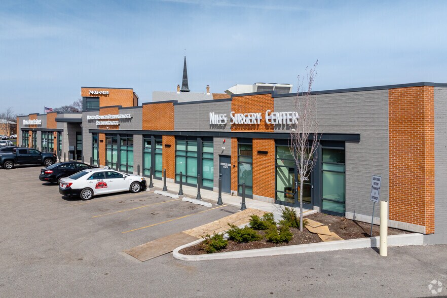 More Photos Of 7403-7421 N Milwaukee Ave, Niles Medical For Lease