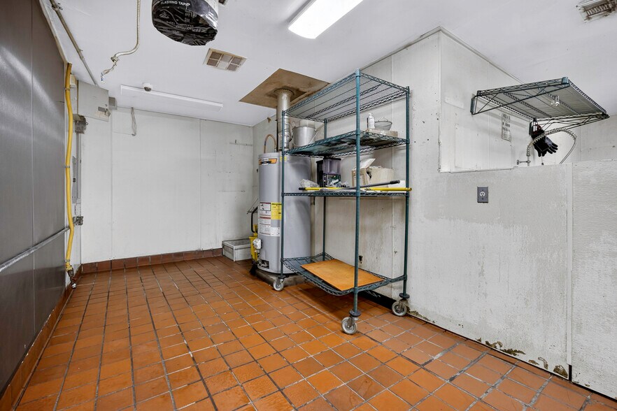 More Photos Of 1514 W Lindsey St, Norman Restaurant For Lease