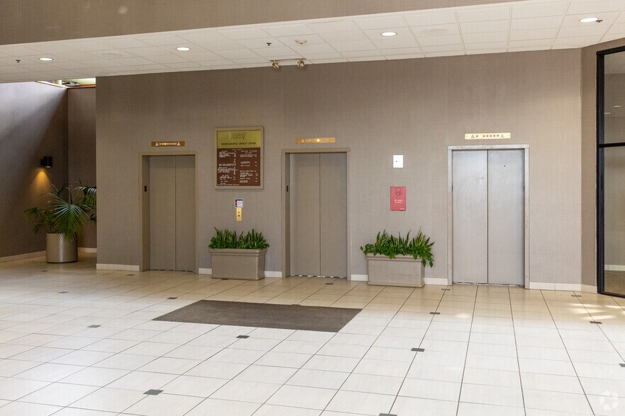 More Photos Of 600 Town Center Rd, Matteson Office For Lease