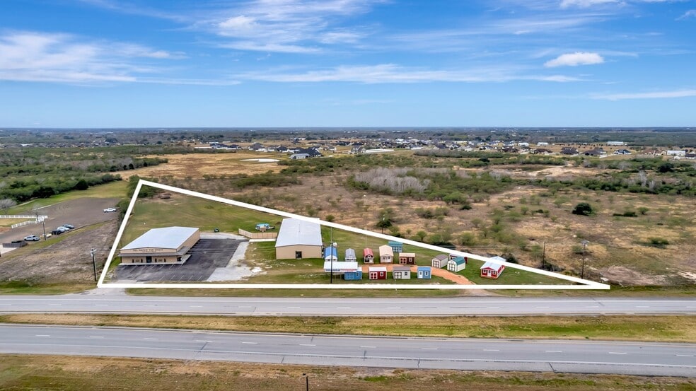 More Photos Of 13955 US Highway 77 N, Victoria General Retail For Sale