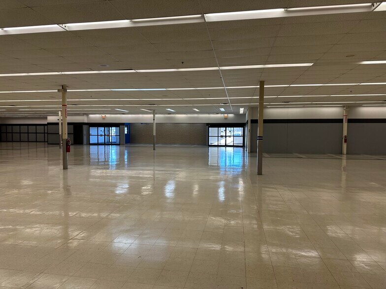 More Photos Of 1901-1929 Post Rd, Plover Storefront For Lease